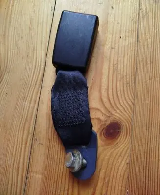 Nissan Micra Middle seatbelt buckle (rear) 86642AX411 33048606 1U31304