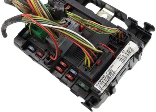 Peugeot 206 Fuse module 9650618480 U118470003L BSMB3