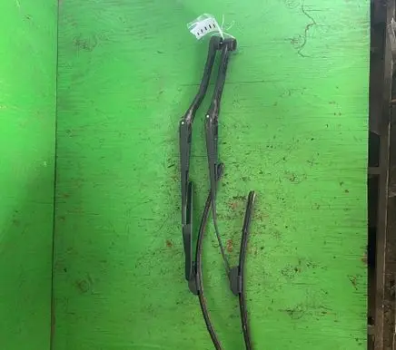 Subaru Legacy Front wiper blade arm