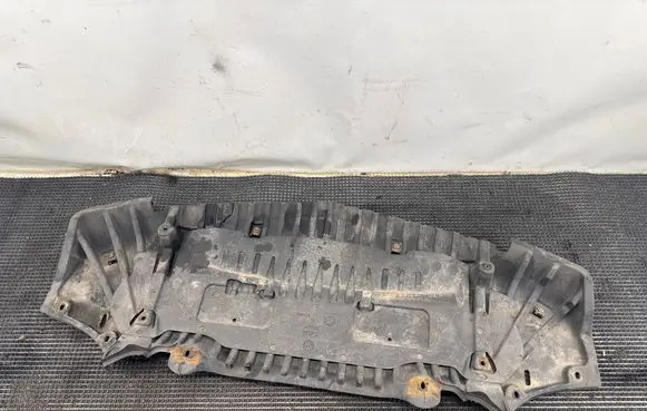 Mercedes-Benz SLK R172 Front bumper skid plate/under tray A1725202123