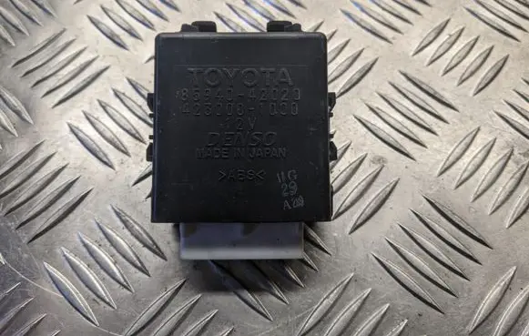 Toyota RAV 4 (XA30) Window wiper relay 4230001000 8594042020