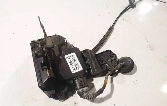 Volkswagen PASSAT B5 Front door lock 