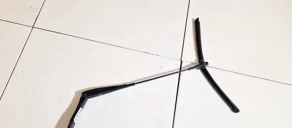 Opel Astra H Front wiper blade arm 13111220