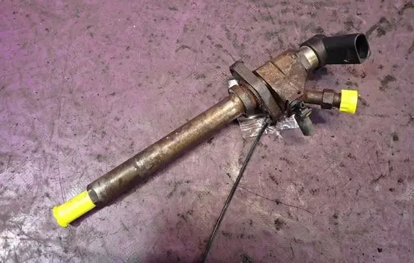 Peugeot 407 Fuel injector 9657144580