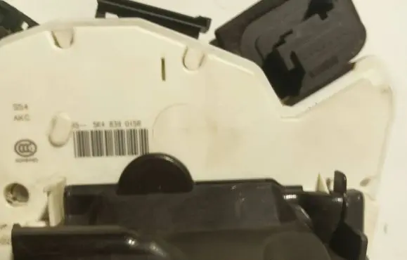 Volkswagen Golf VII Rear door lock 5K4839015R