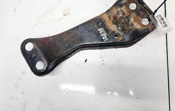 Subaru Legacy Engine mounting bracket