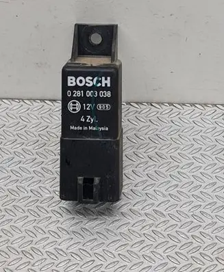 Volkswagen PASSAT B6 Glow plug pre-heat relay 0281003038