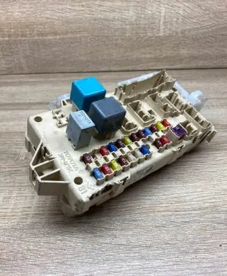 Toyota Corolla Verso E121 Fuse module 892210F010