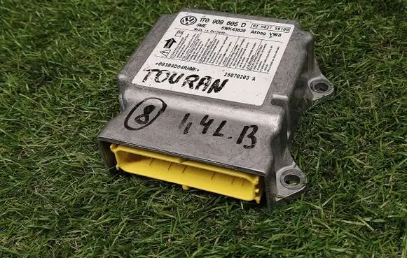 Volkswagen Touran I Airbag control unit/module 1T0909605D