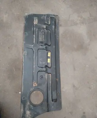 Renault Clio V Center/middle under tray cover 748U76666R