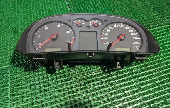 Volkswagen Golf IV Speedometer (instrument cluster) 0263637003 1J0920806G 5125000667