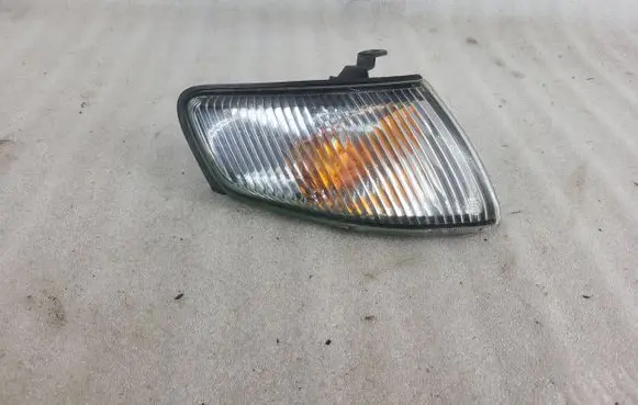Mazda 626 Front indicator light 21061822
