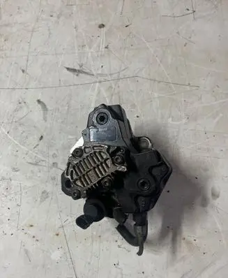 Mercedes-Benz E W211 Fuel injection high pressure pump 0445010143