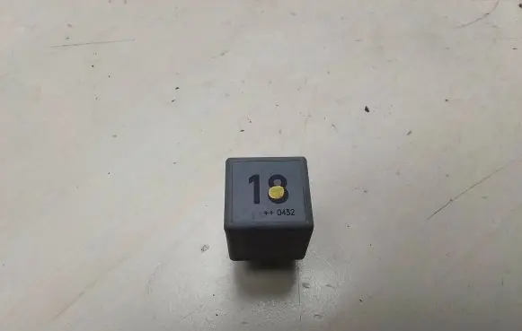 Skoda Fabia Mk1 (6Y) Other relay 191937503 V23134J52X228