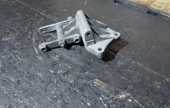 BMW 5 E34 Engine mount bracket 17160259 1716025