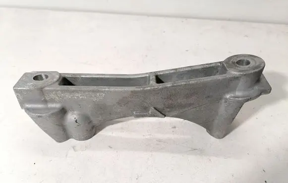 Lexus RX 450H Engine mounting bracket