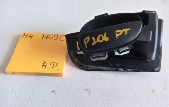 Peugeot 206 Front door interior handle 1212123