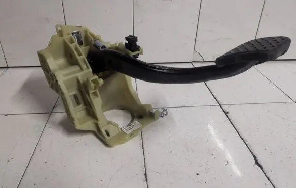 BMW 5 E60 E61 Brake pedal 6769221 4010613C