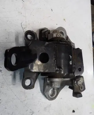 Mazda CX-5 II Engine mounting bracket