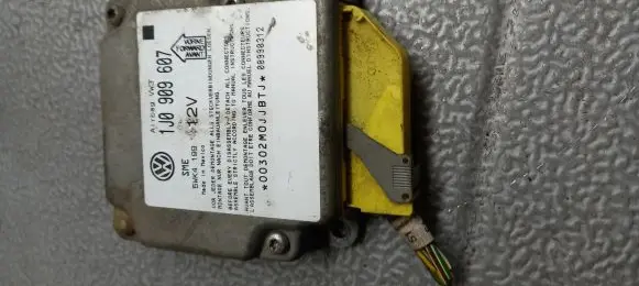 Volkswagen PASSAT B5 Airbag deployment crash/impact sensor
