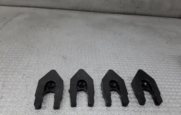 Nissan X-Trail T30 Fuel Injector clamp holder