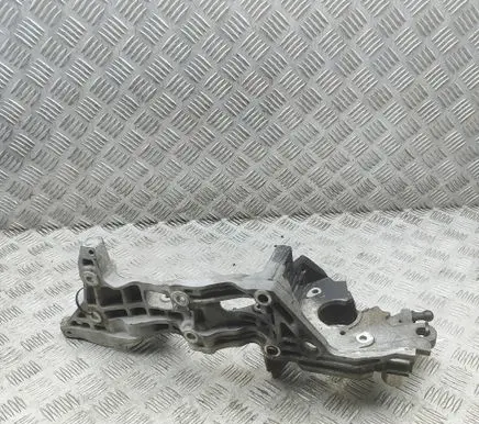 Volkswagen Golf VII Generator/alternator bracket 04L903143B