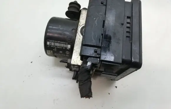 Volkswagen Golf V ABS Pump 1K0907379Q