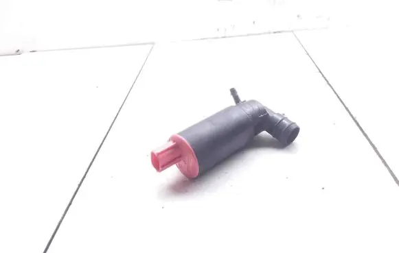 Land Rover Defender Windscreen/windshield washer pump