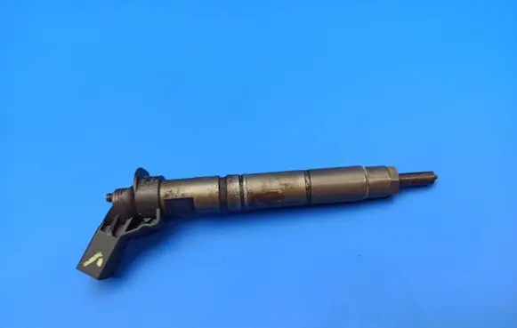 Mercedes-Benz CLS C219 Fuel injector A6420700587 0445115027