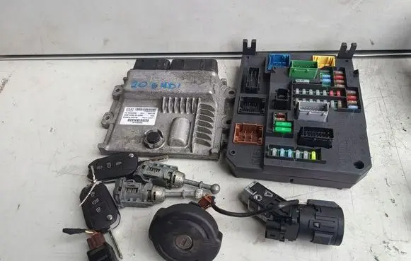 Peugeot 308 Engine ECU kit and lock set 9810764880