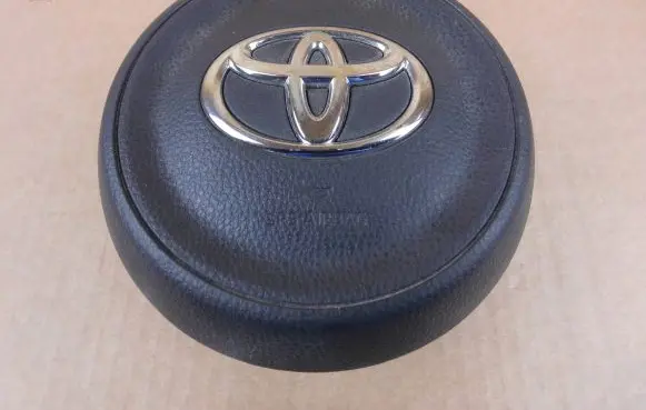 Toyota Yaris XP210 Steering wheel airbag 0589P1001039