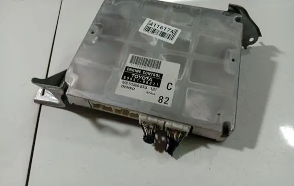 Toyota Avensis T250 Engine control unit/module 8966105821