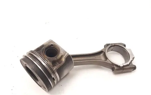 Volkswagen Caddy Piston with connecting rod