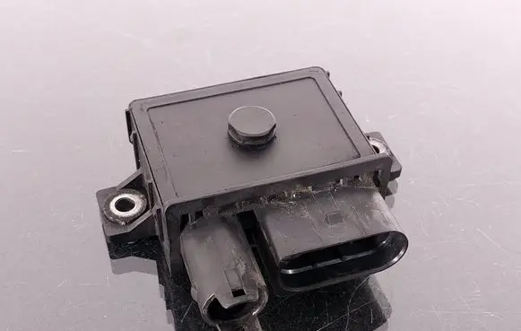 Glow plug pre-heat relay