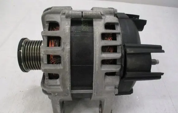 Renault Megane IV Generator/alternator 231004742R