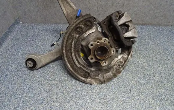 BMW 5 G30 G31 Front wheel hub 6884381