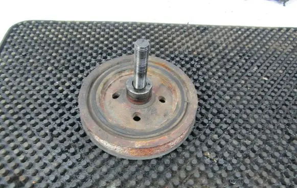 Ford Focus Crankshaft pulley 