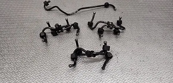 BMW 7 E65 E66 Fuel injector supply line/pipe 