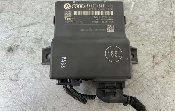 Audi Q7 4L Gateway control module 4F0907468F