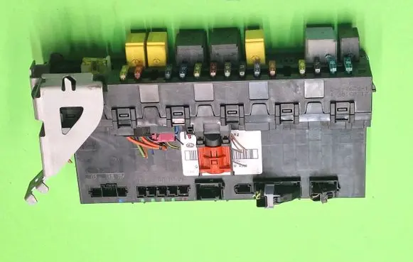 Mercedes-Benz E W211 Fuse box set 2115458701 5DK00804258 768150274