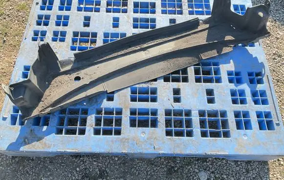 Volvo S40 Front bumper skid plate/under tray 09484067