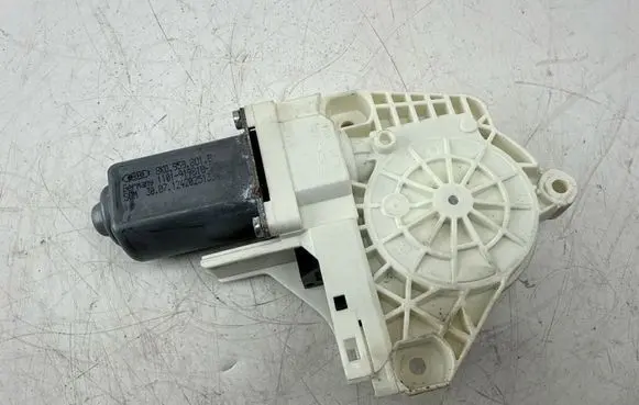 Audi A6 C7 Front door window regulator motor 8K0959801B