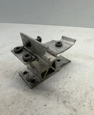 BMW X7 G07 Radiator mount bracket 7421636 16808314