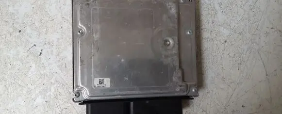 BMW 1 E81 E87 Engine control unit/module DDE7807827