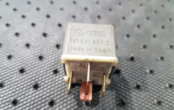 Volkswagen Golf IV Other relay 141951253b