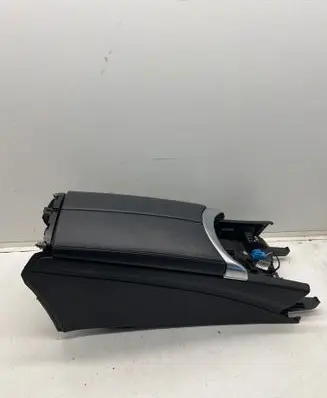 Mercedes-Benz C W205 Armrest A2056802305 210620161105 00009H15