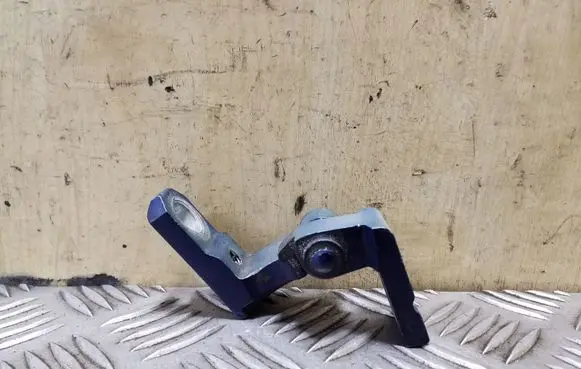 Volkswagen Touran I Front door upper hinge 6Q0831402B
