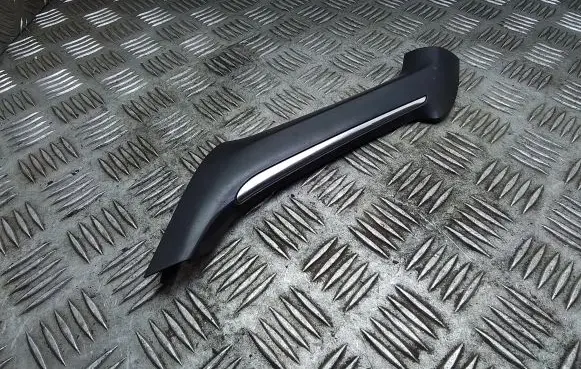 Toyota Verso Front door interior handle trim 677410F060