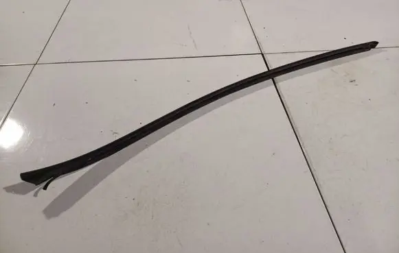 Opel Combo C Front door glass trim molding 009179725