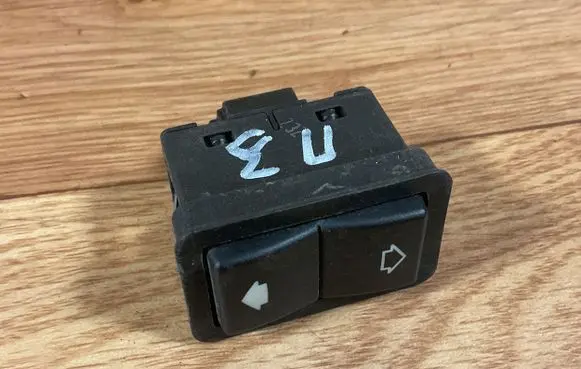 BMW 5 E39 Electric window control switch 8368974